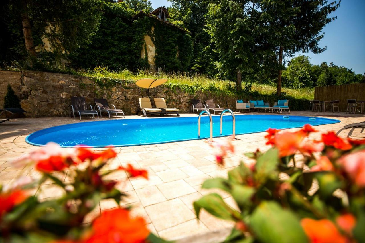 A Hoteli - Hotel Slatina Vrnjačka Banja エクステリア 写真