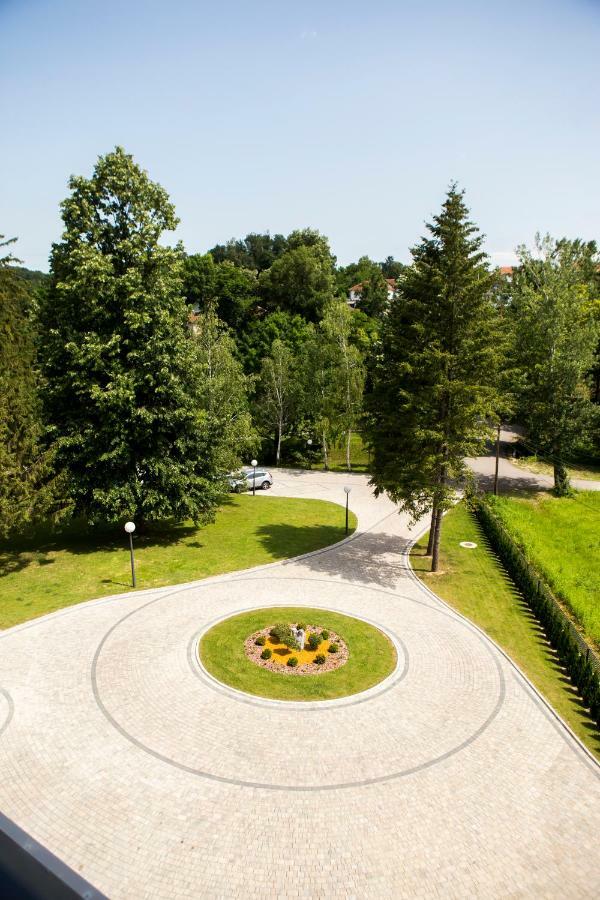 A Hoteli - Hotel Slatina Vrnjačka Banja エクステリア 写真